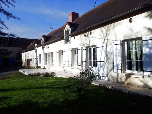 Villa à vendre 282 000 € 10 pièces 8 chambres 241 m² 5 000 m² de terrain Dange St Romain 86220