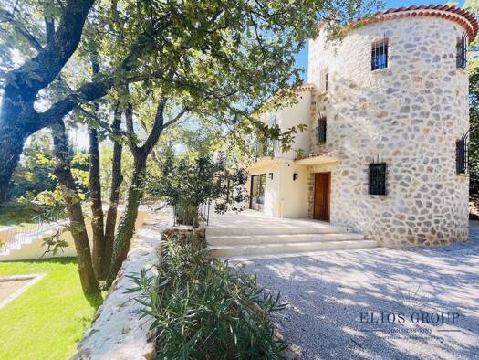Villa à vendre 1 470 000 € 10 pièces 6 chambres 310 m² 2 381 m² de terrain Nans-les-Pins 83860