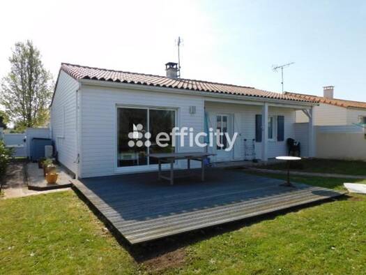 Maison en viager occupé Bouquet 58 700 € 4 pièces 2 chambres 80,2 m² 575 m² de terrain Pisany 17600