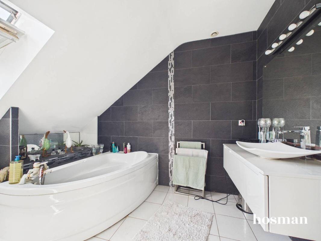 Maison de 135m² avec 4 chambres, jardin paysagé et garage - Beau — 11