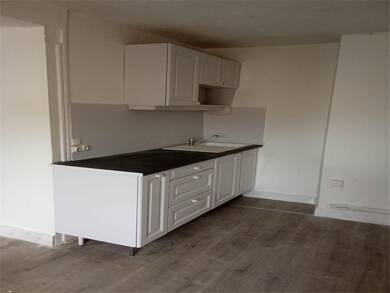 Appartement à louer 395 € 2 pièces 1 chambre 46 m² Dernier étage, Étage 2/2 Nord Feurs 42110